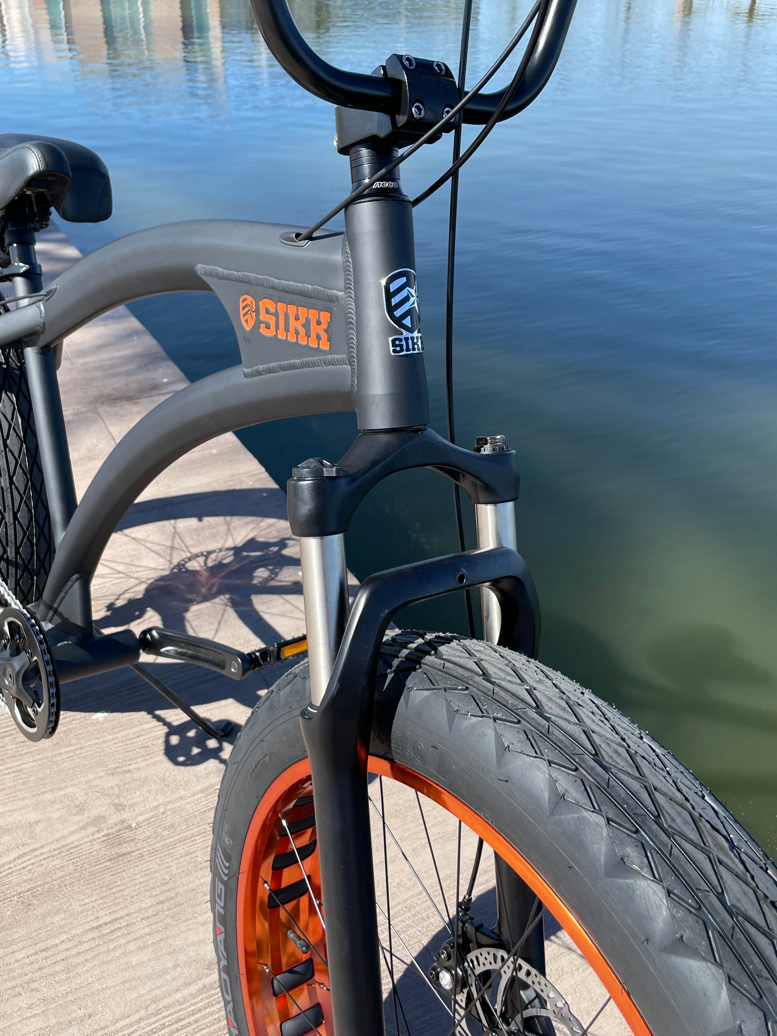 Cruiser bike with shocks hot sale