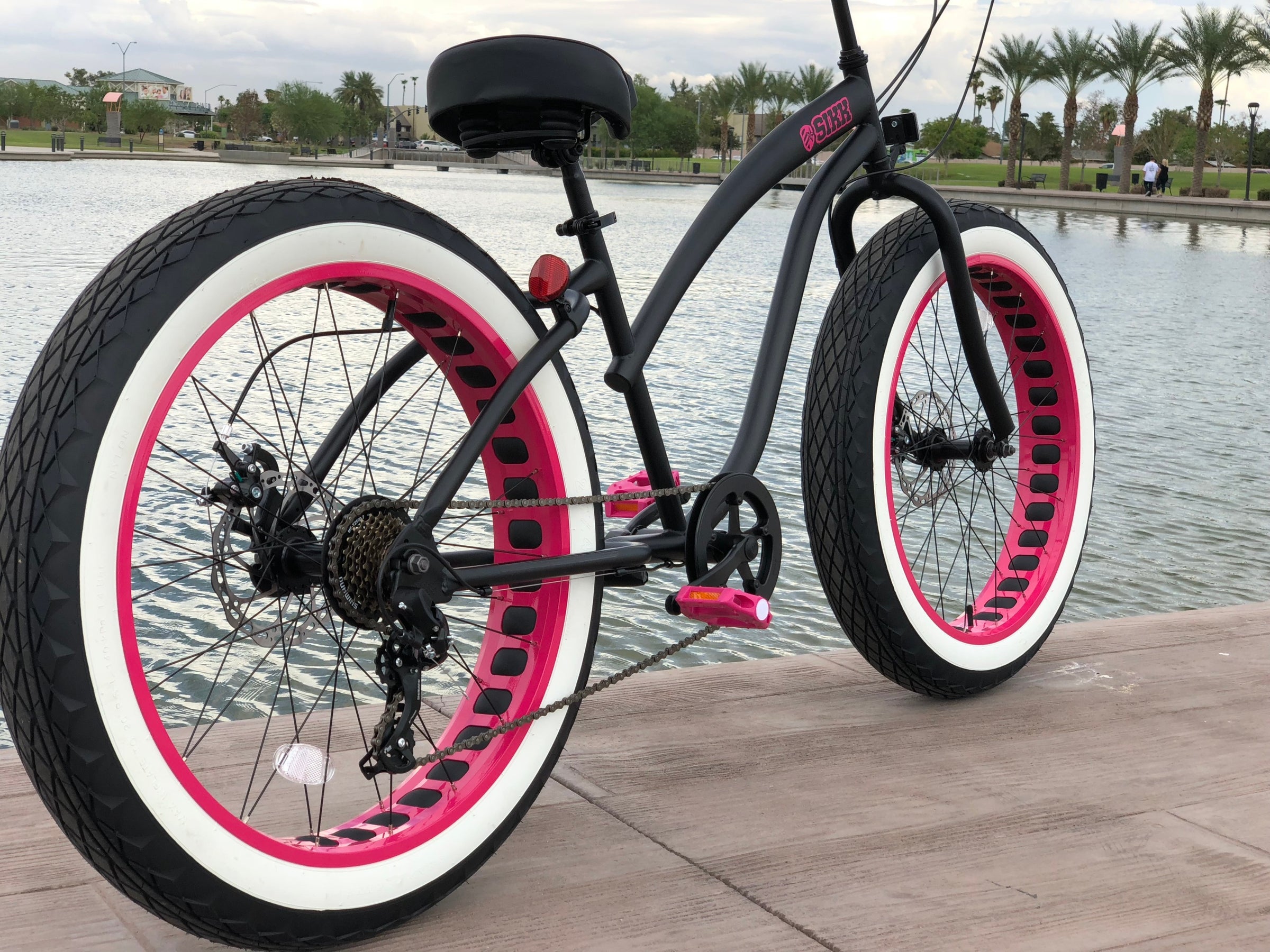 Pink fat best sale tire bike
